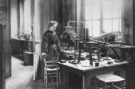 Nữ bác học Marie Curie: Cuộc đời là một câu chuyện thần kỳ!